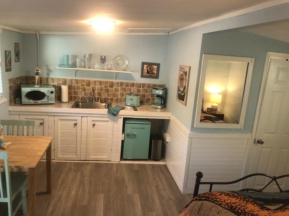 Neptune's Grotto Waterfront Retreat photo 7