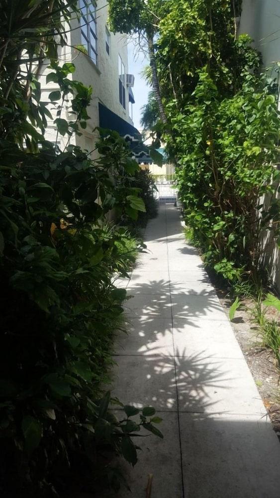 Queens Lodge Motel photo 19