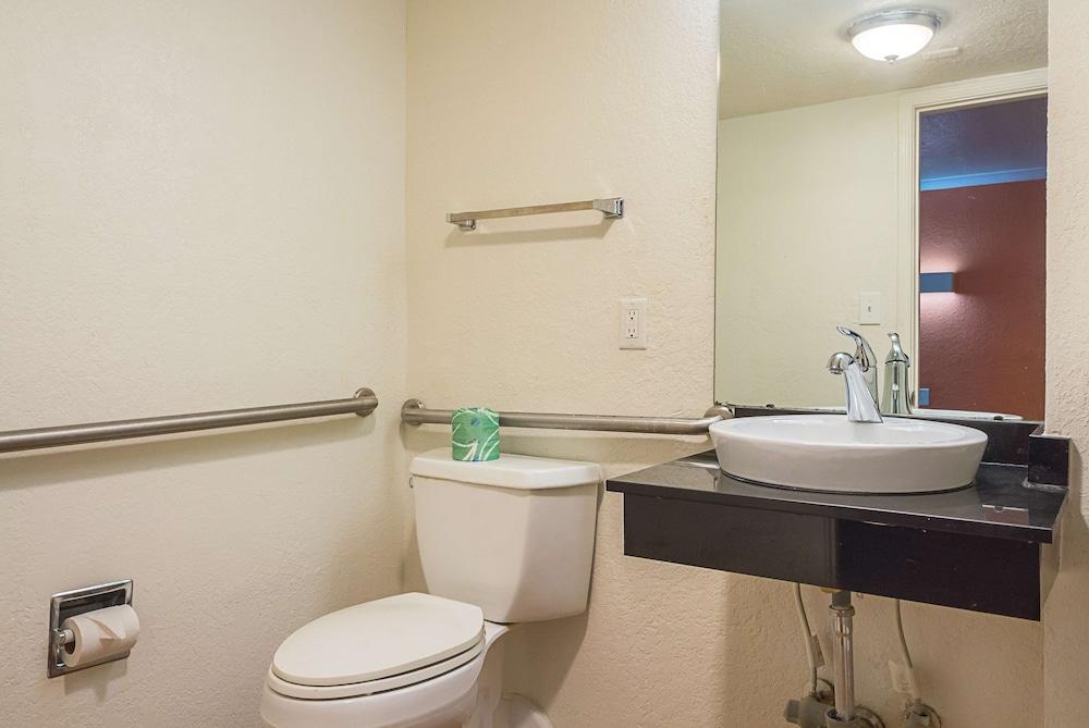Motel 6 Garland, TX - Northeast Dallas photo 32