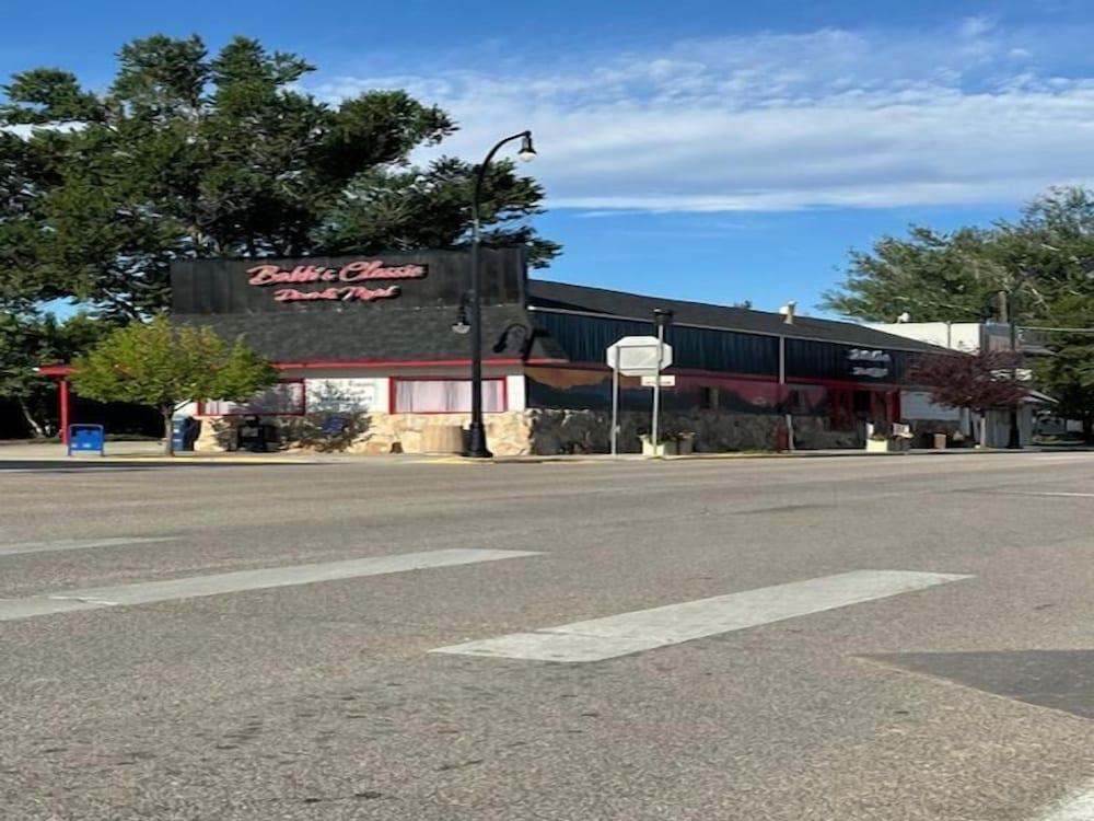 Bobbi's Classic Motel photo 2
