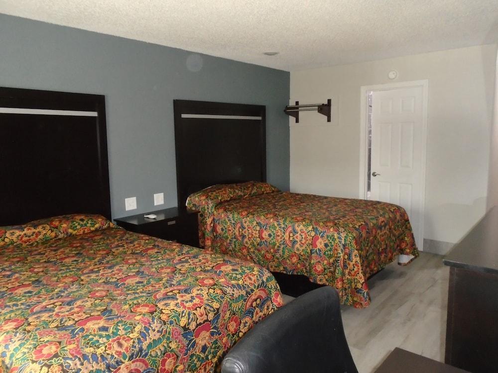 Town House Motel photo 31