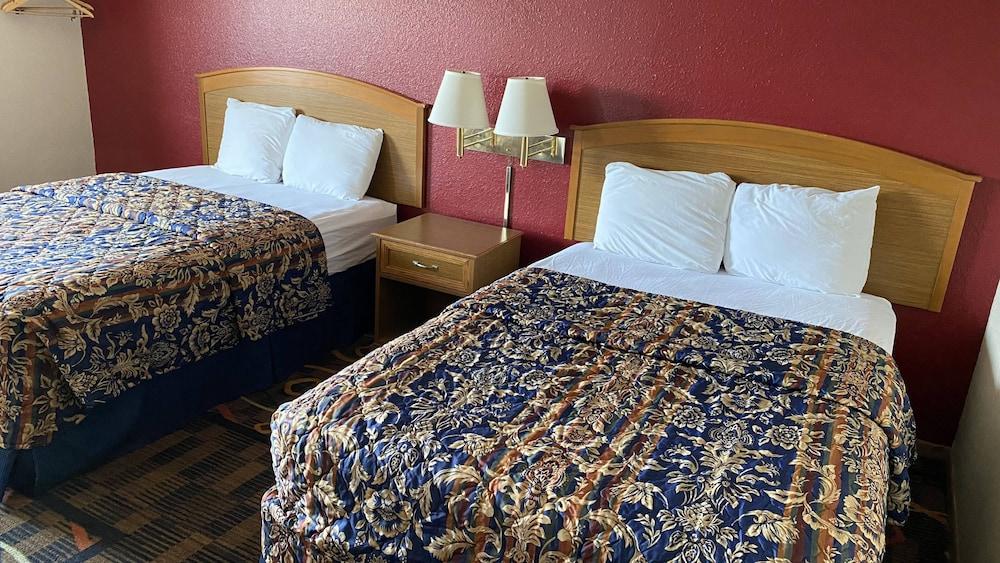 Newton Inn In Newton, KS photo 3