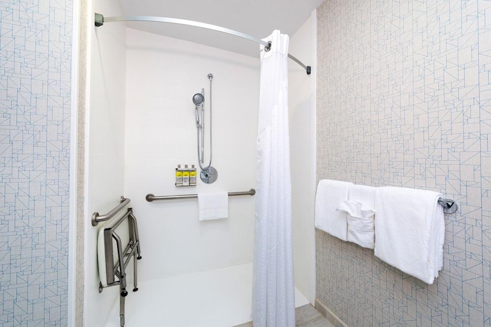 Holiday Inn Express & Suites Los Angeles Downtown West by IHG photo 10