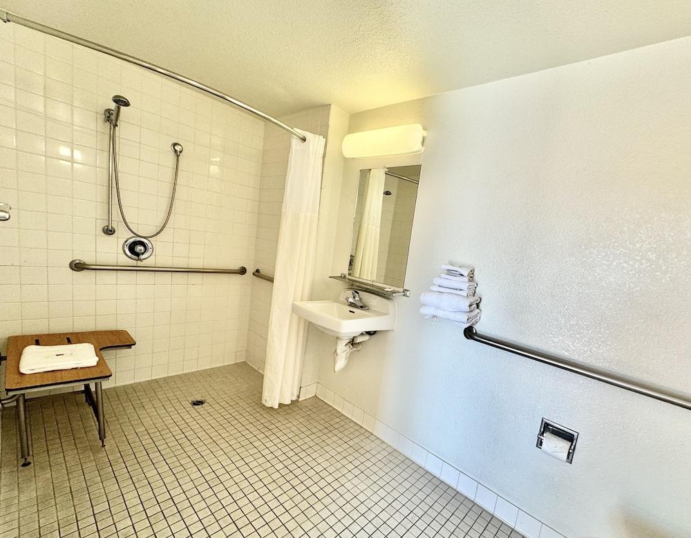Studio 6 Suites – Bellflower, Ca  - Los Angeles photo 9