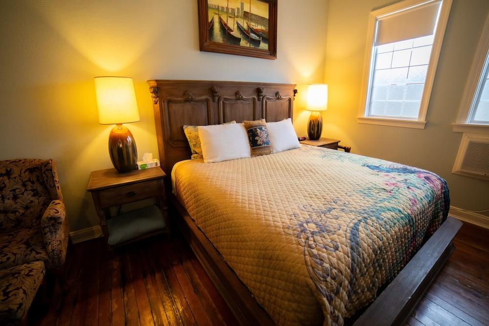 Oak Tree Hotel photo 63