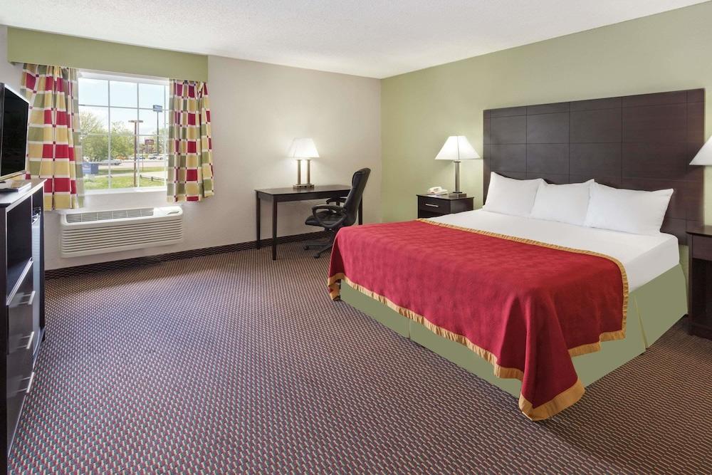Baymont by Wyndham Beloit photo 8