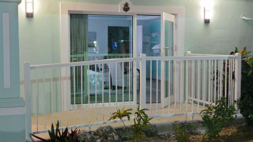 Island House Hotel photo 17
