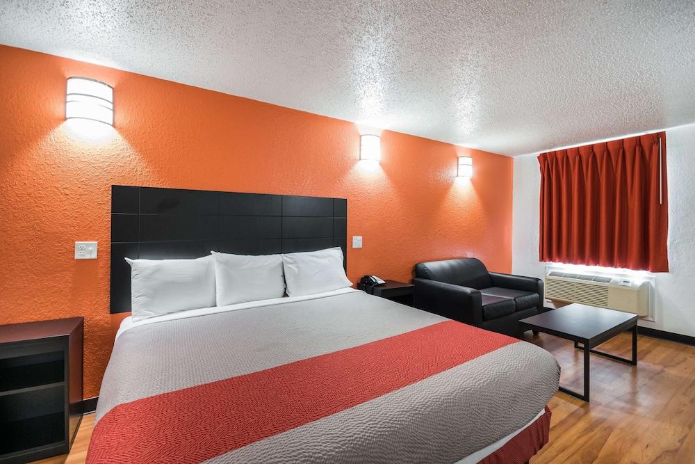 Motel 6 Houston, TX - Brookhollow photo 12