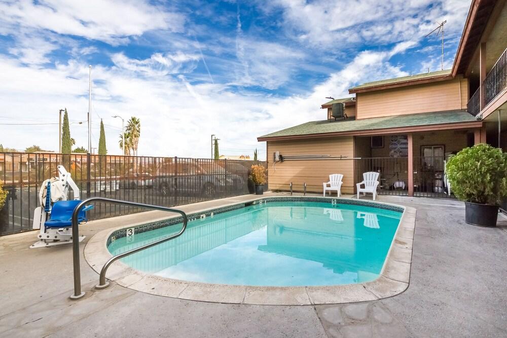 Hotel Avenida Victorville I 15 photo 29