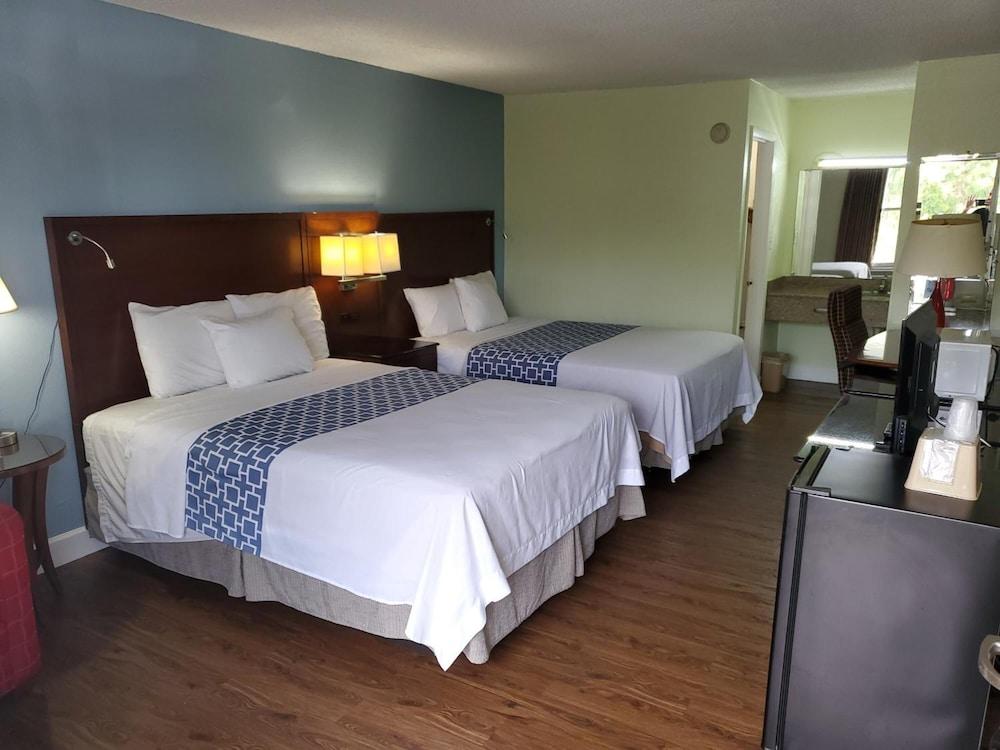 Econo Inn photo 5