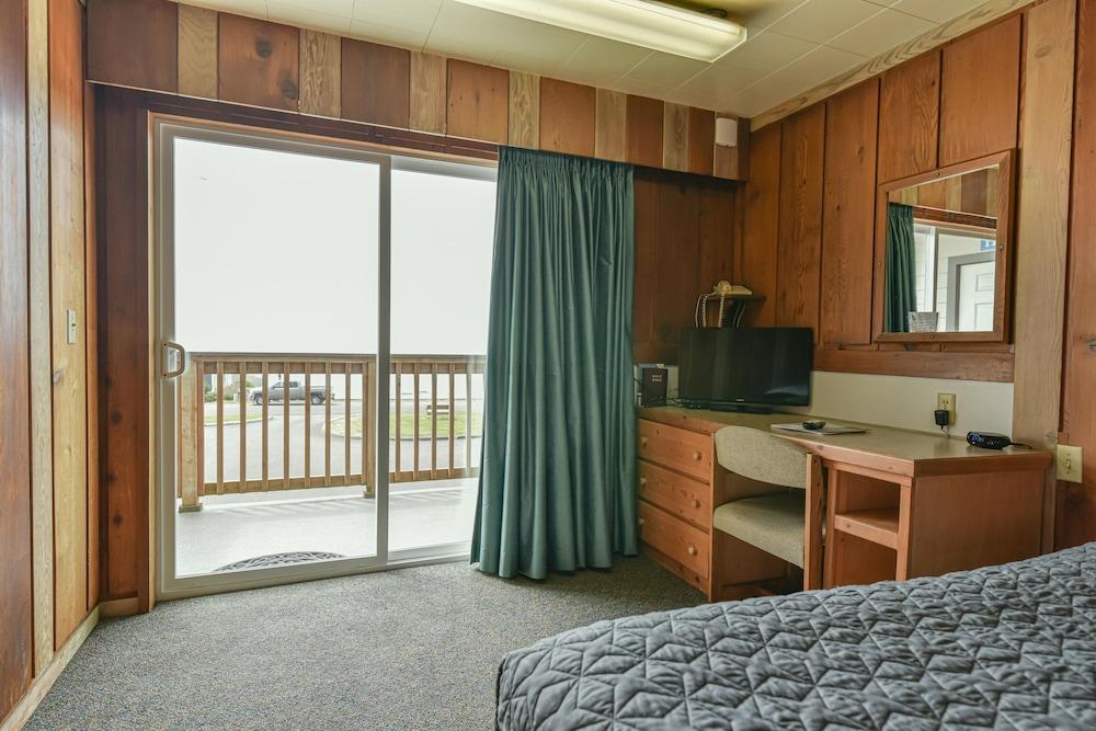 Sunset Oceanfront Lodging photo 65