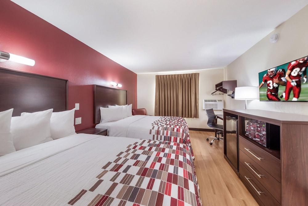 Red Roof Inn & Suites Denton photo 20