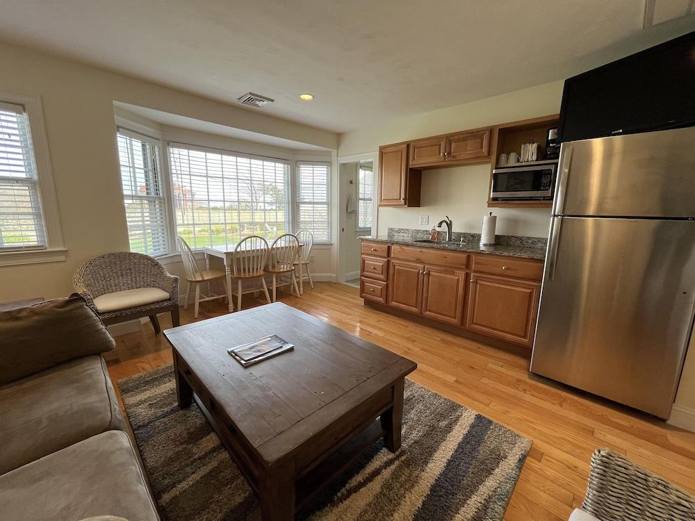 Beach Breeze Inn photo 32