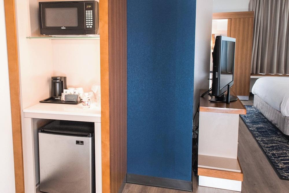 SpringHill Suites Houston Baytown photo 26