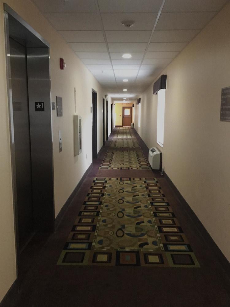 Americas Best Value Inn St. Robert photo 20