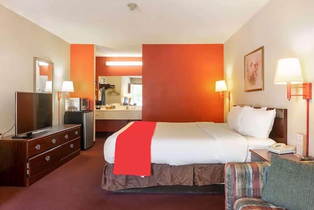 Days Inn by Wyndham Adairsville photo 17