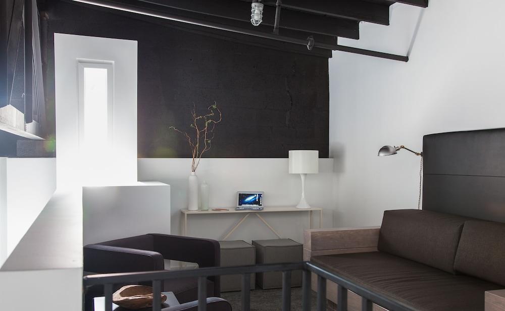 The 404 Hotel photo 8