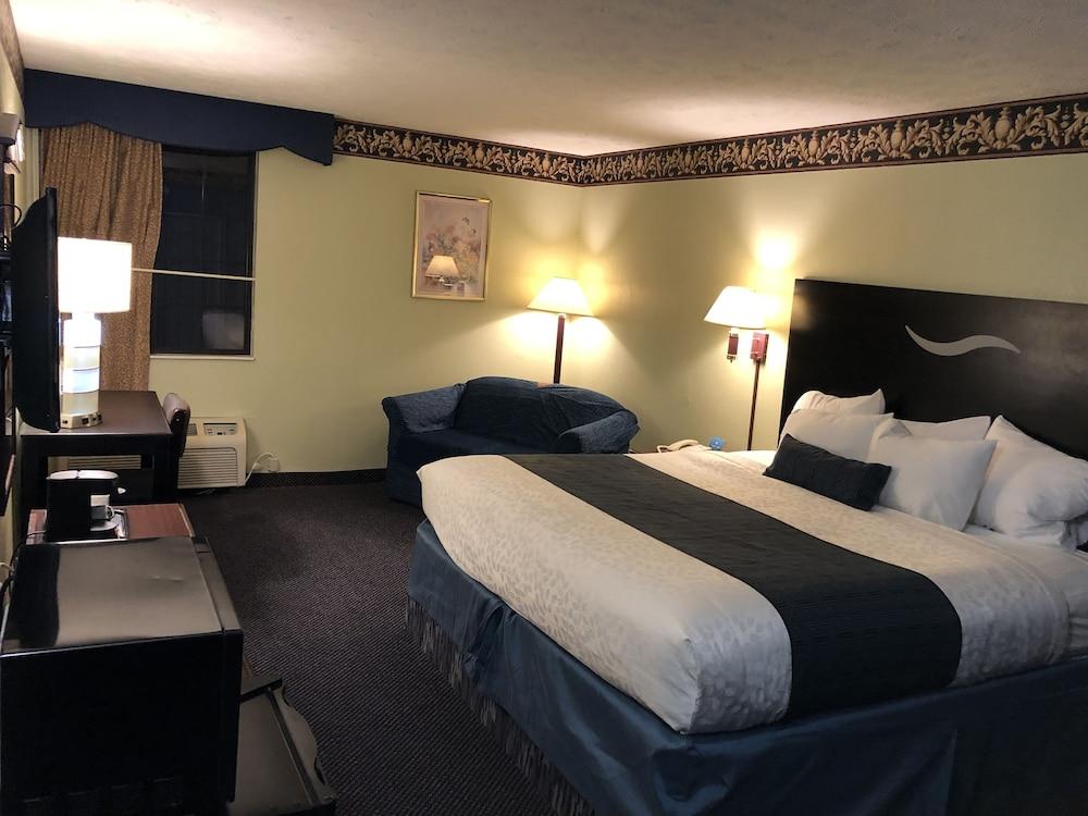 Days Inn & Suites by Wyndham Youngstown / Girard Ohio photo 5