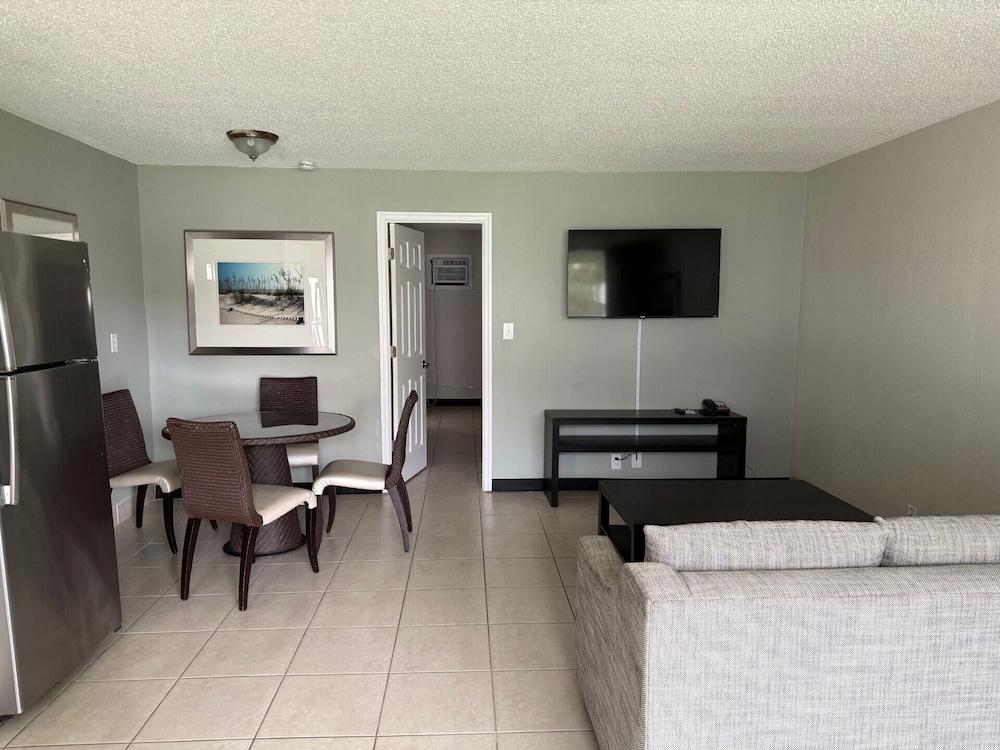 Clearwater Suites photo 9