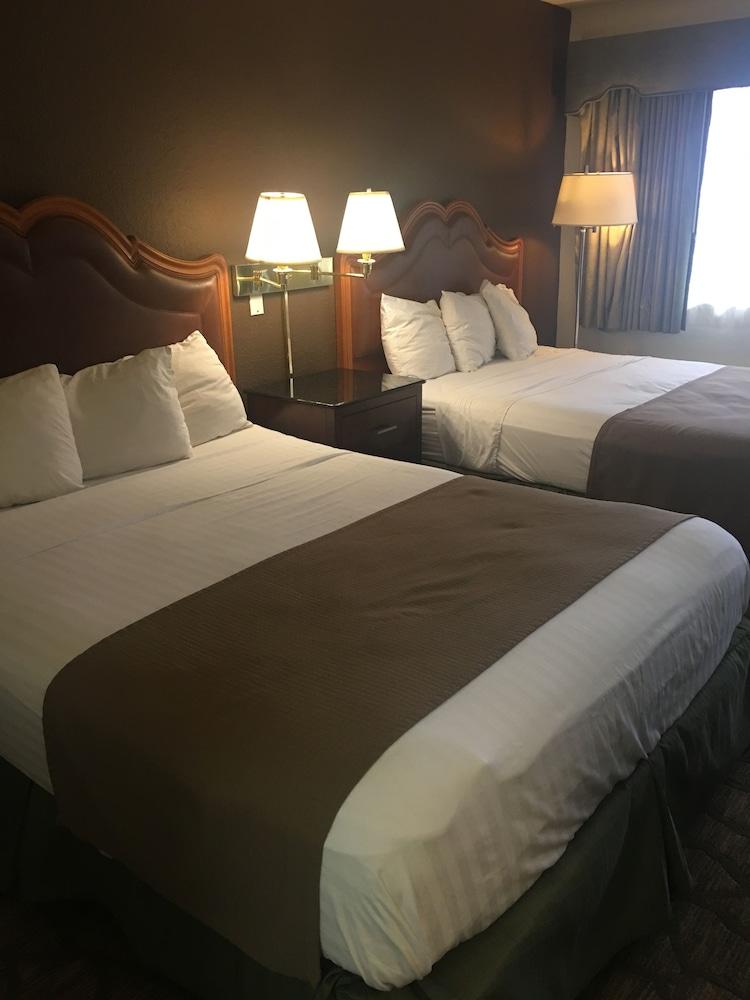 A Victory Hotel - Southfield photo 3