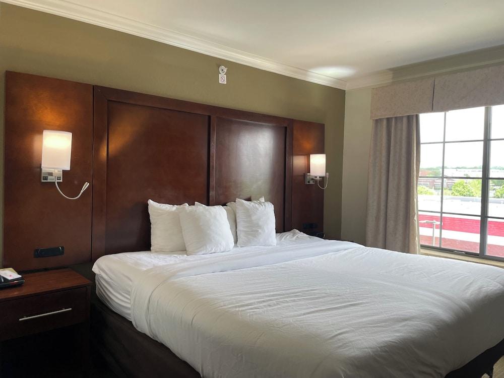 Spark by Hilton Cincinnati Fairfield photo 2