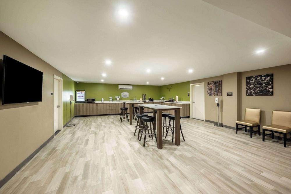 Sleep Inn Bronx - Soundview photo 36