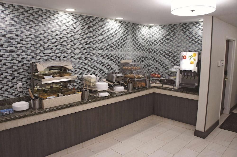 La Quinta Inn & Suites by Wyndham Covington photo 26