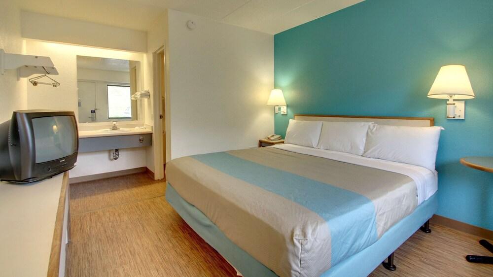 Motel 6 Cedar Rapids, IA photo 10