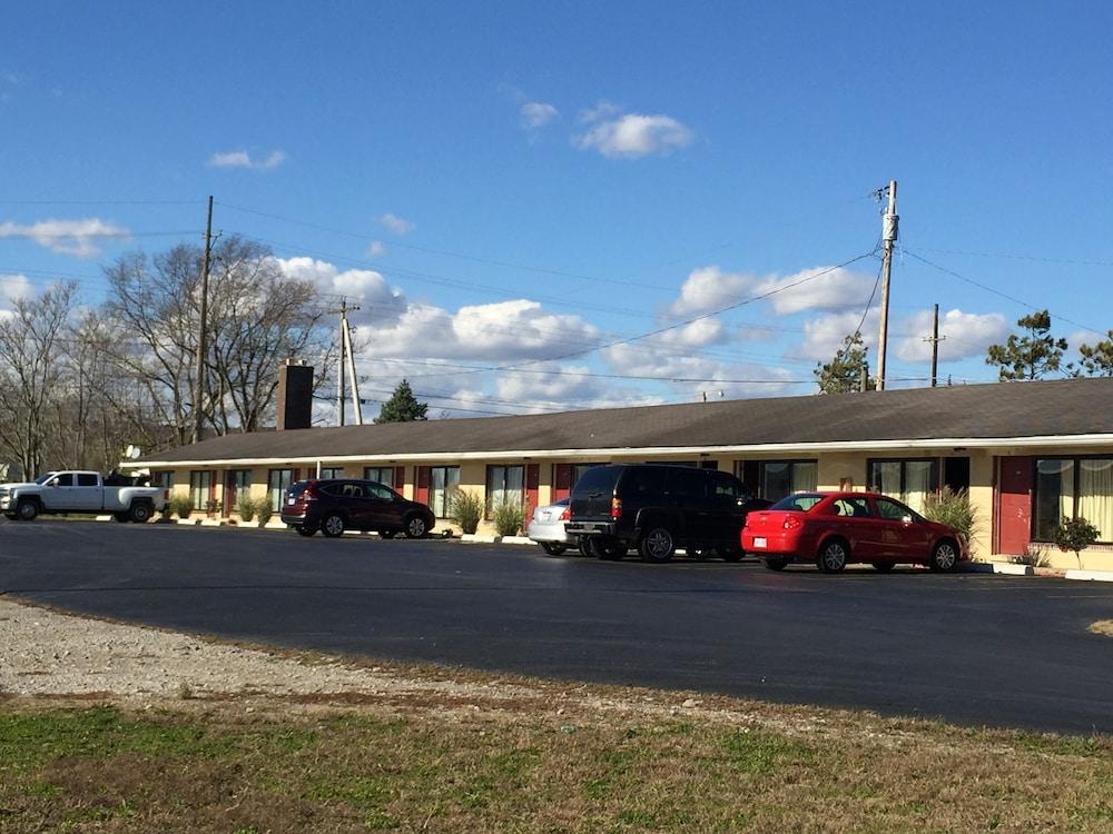 Town and Country Motel photo 23