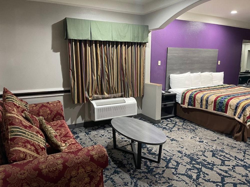 Scottish Inns and Suites Alvin photo 11