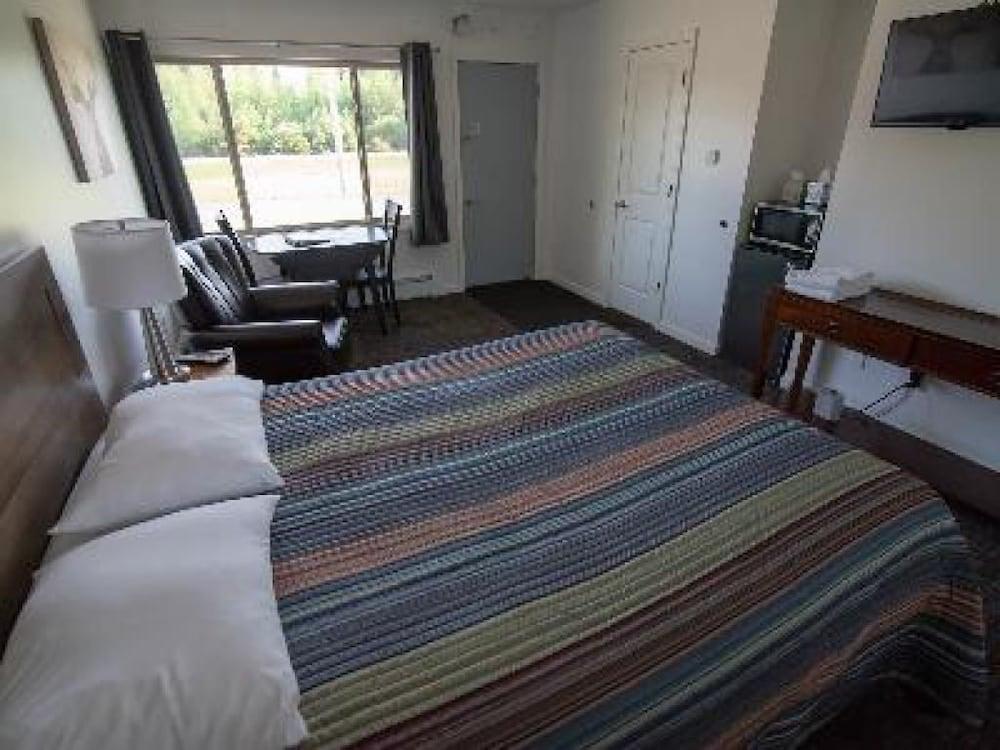 Three Lakes Motel photo 4