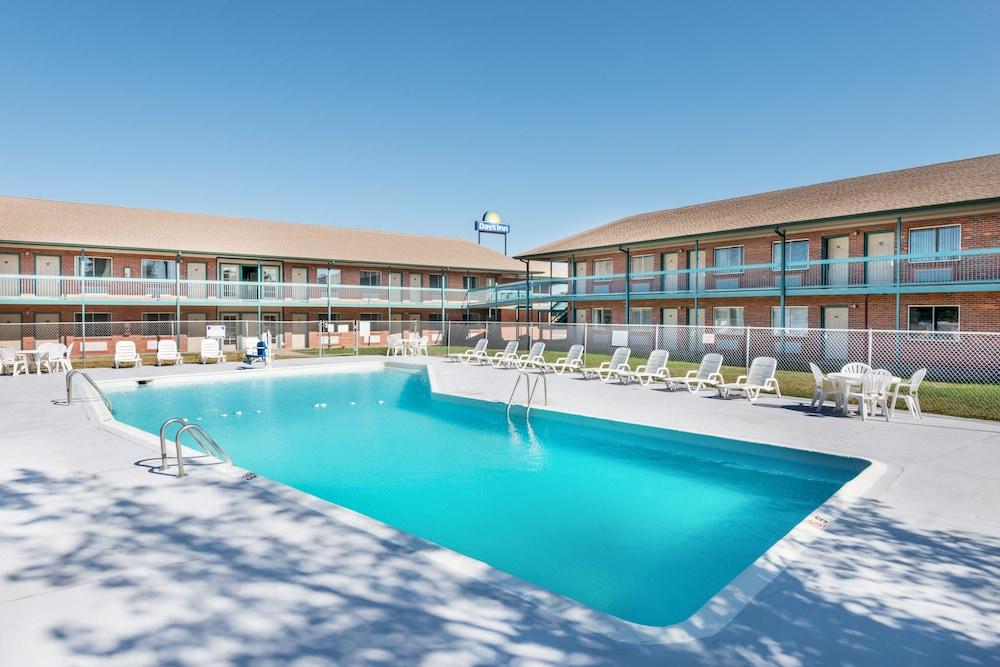 Days Inn by Wyndham Hays photo 43