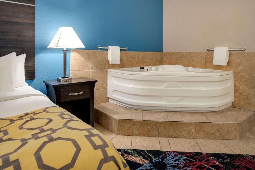 Baymont by Wyndham Muncie Near Ball State University photo 12