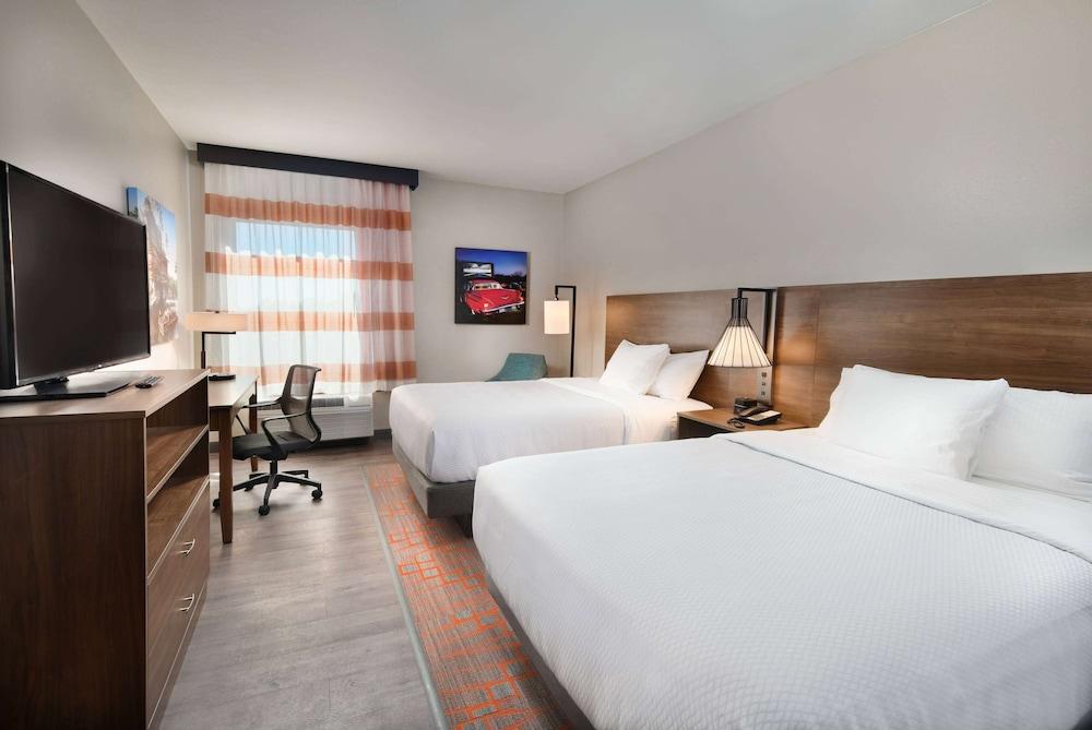 La Quinta Inn & Ste by Wyndham Wisconsin Dells- Lake Delton photo 13