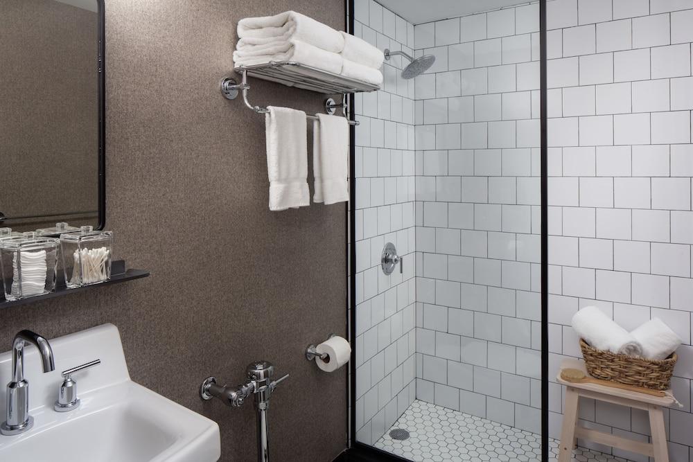 Redford Hotel photo 11