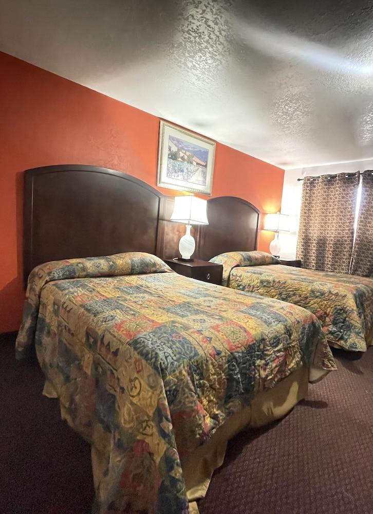 Four Corners Inn photo 53