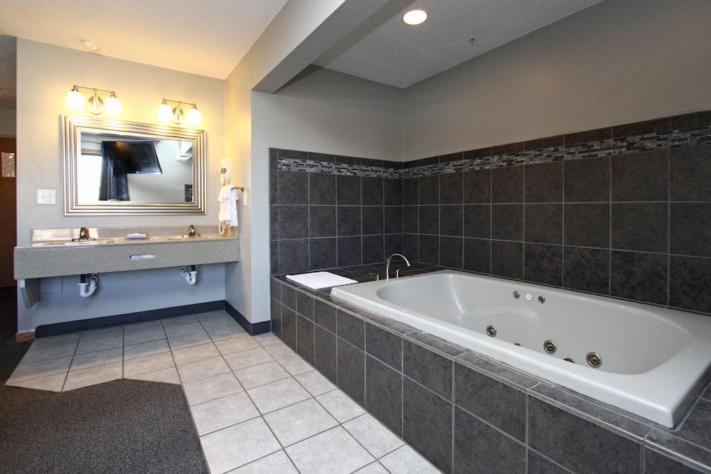 New Victorian Inn and Suites photo 18