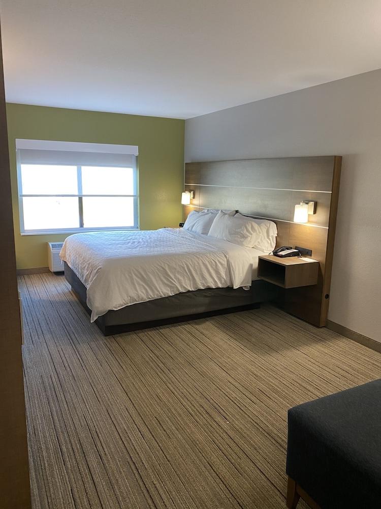Holiday Inn Express Hotel & Suites Weston by IHG photo 16