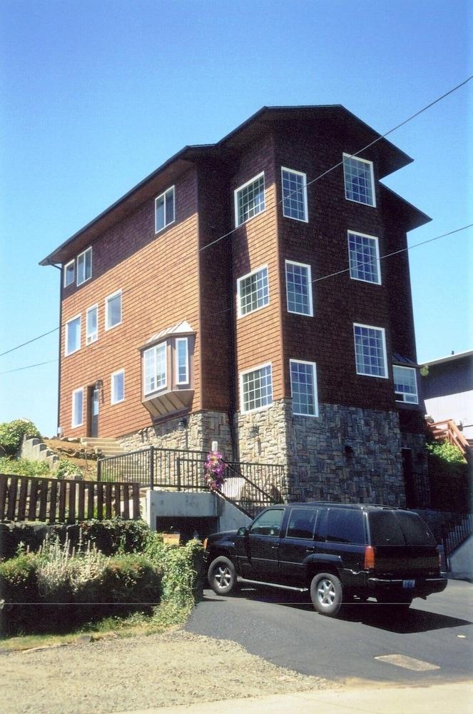 Nelscott Manor photo 1