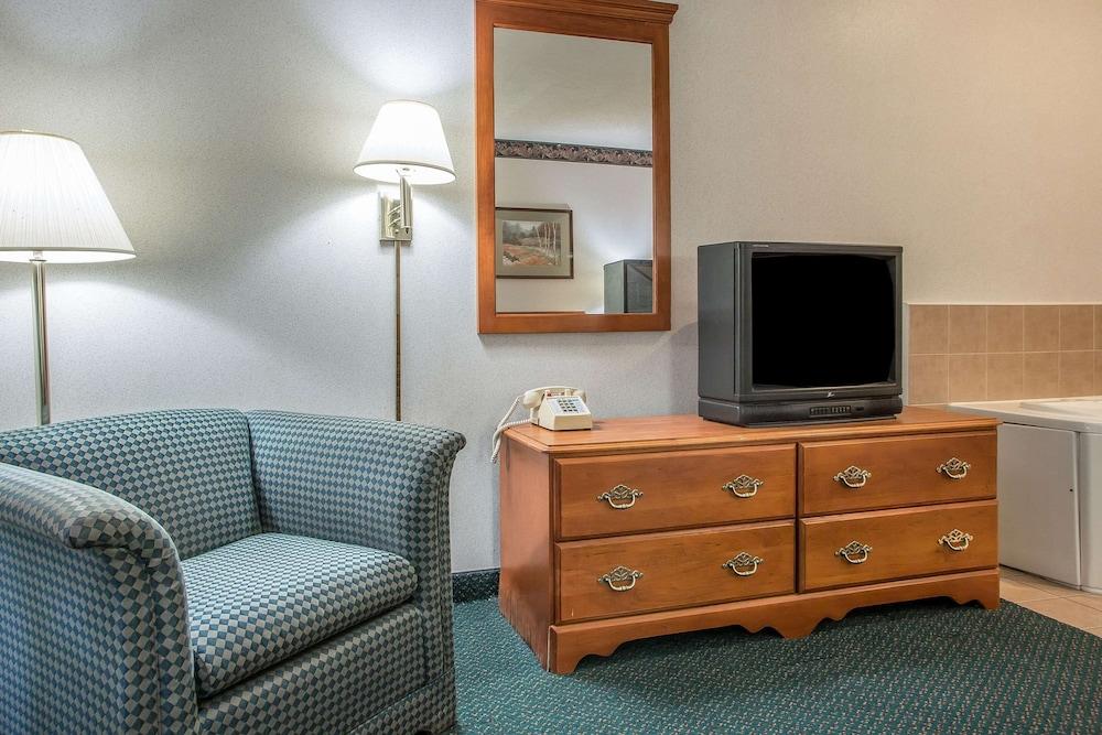 Rodeway Inn Bedford photo 22