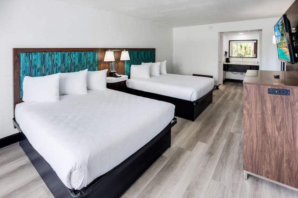 Blu Atlantic Oceanfront Hotel & Suites photo 24
