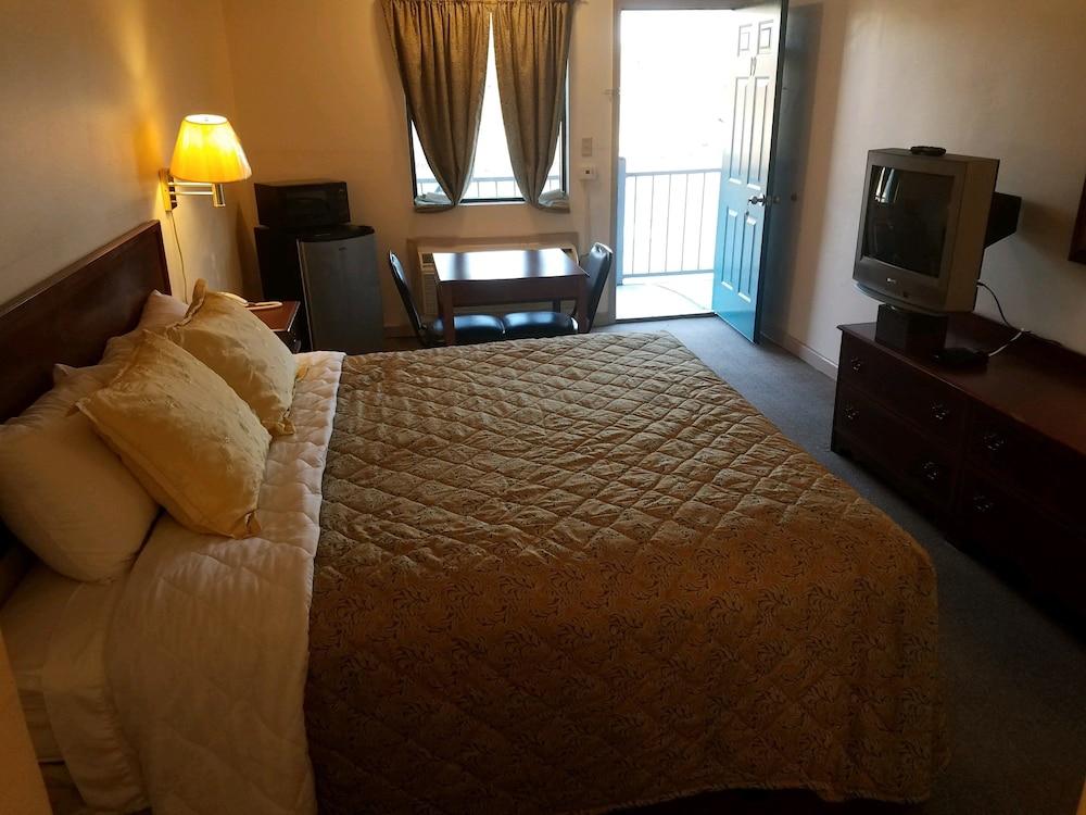 Traveler's Choice Motel photo 15