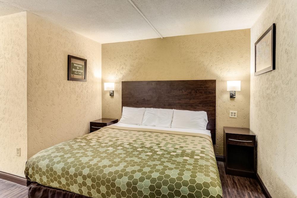 Econo Lodge Inn And Suites photo 18