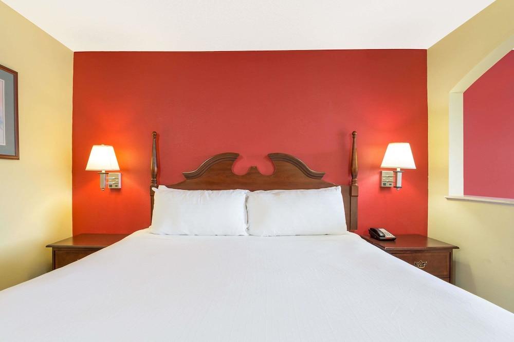 Americas Best Value Inn & Suites Sumter photo 17