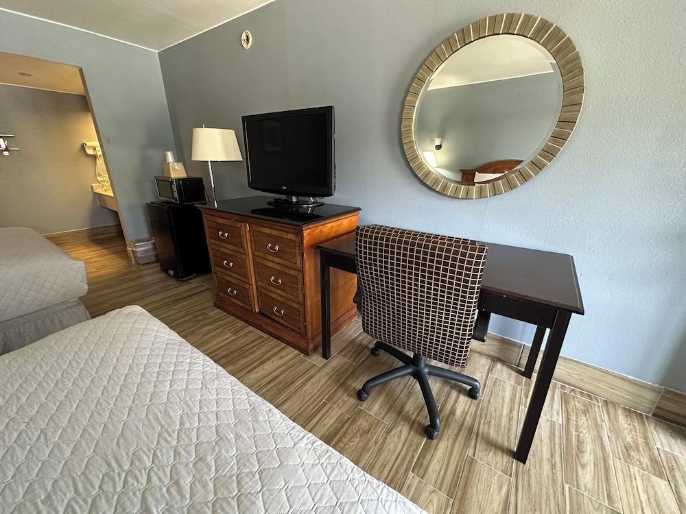 Home Suites Hill Country photo 5