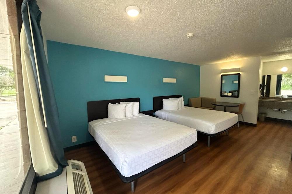 Blueway Inn Beeville Extended Stay photo 7