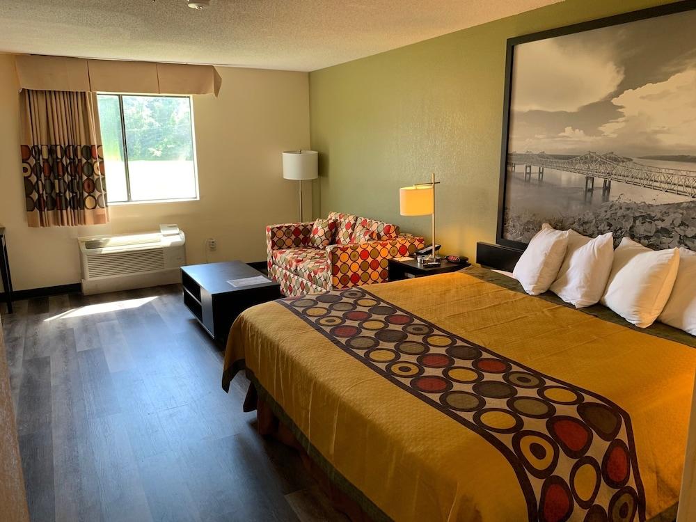 Super 8 by Wyndham Clinton photo 4