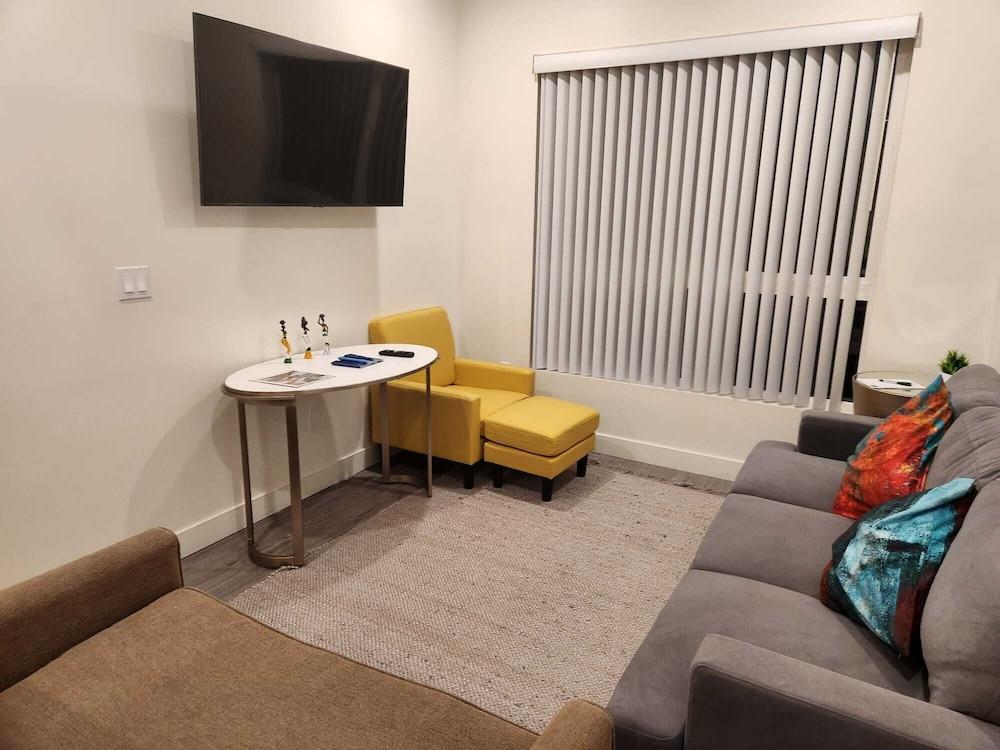 Urban Chic Apart-Hotels in Central LA photo 31