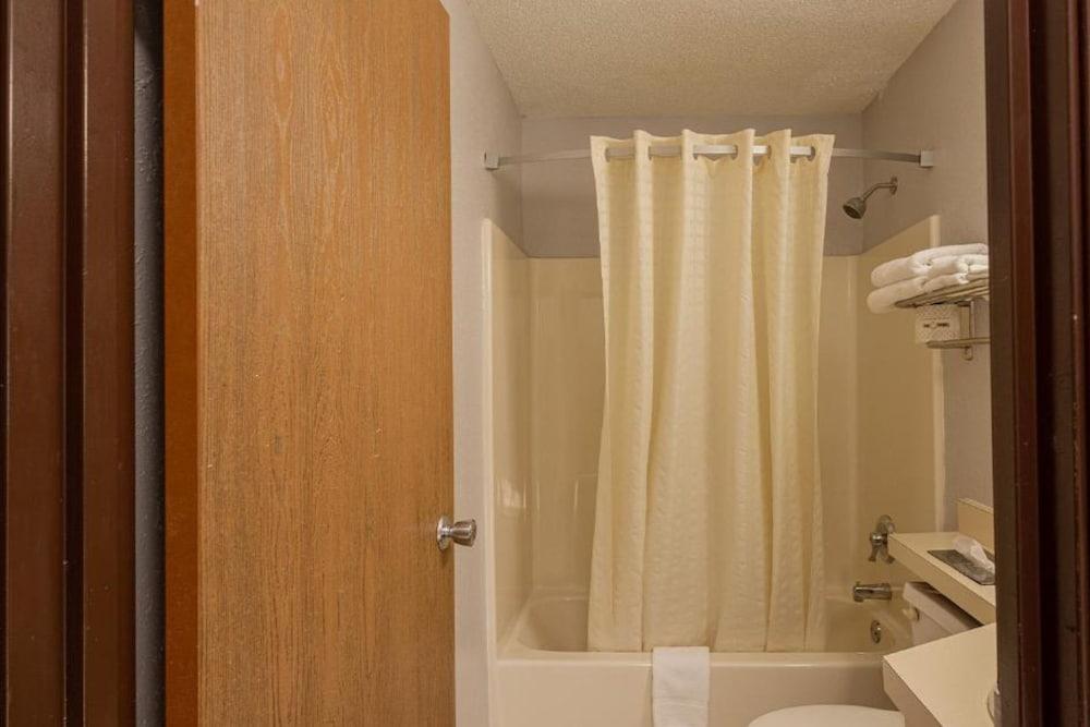 Coratel Inn & Suites by Jasper Hastings photo 17
