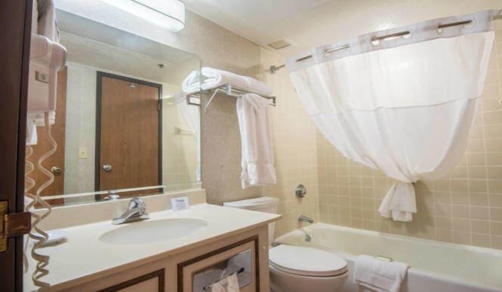 MCM Elegante Suites Abilene photo 10